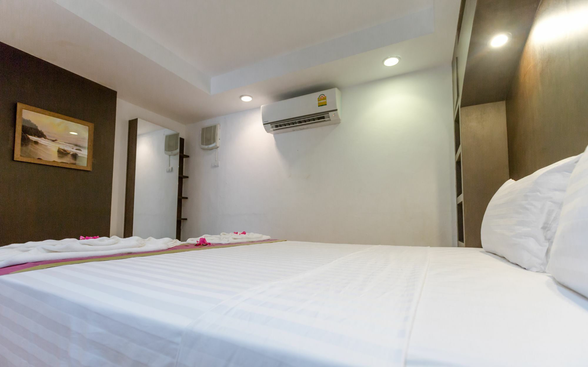 Porterhouse Beach Hotel Patong Exterior foto